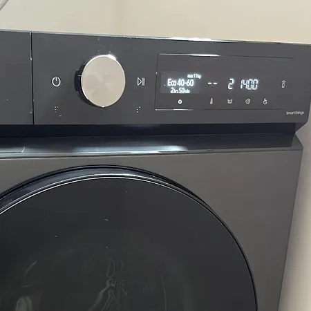 Luxury 3br Charming Center Living דירה *