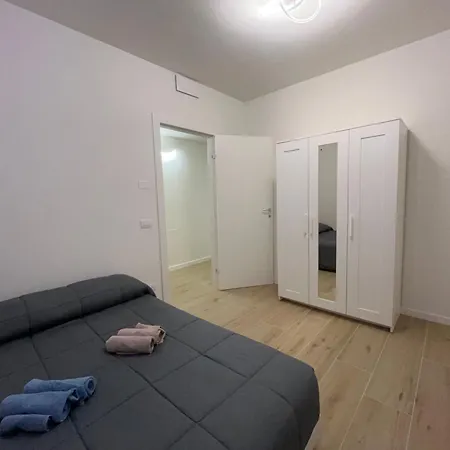Luxury 3br Charming Center Living דירה *