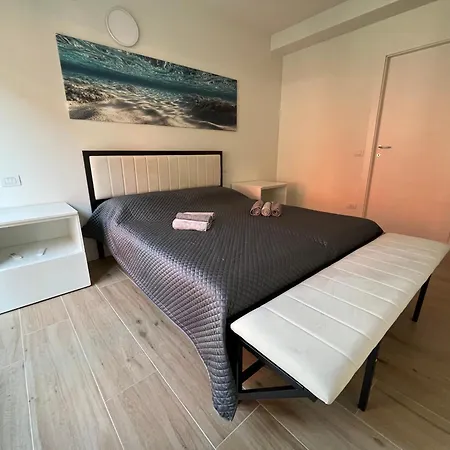 Luxury 3br Charming Center Living דירה ורונה