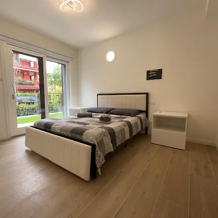 Апартаменты Luxury 3br Charming Center Living *