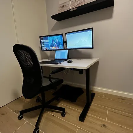 Апартаменты Luxury 3br Charming Center Living *