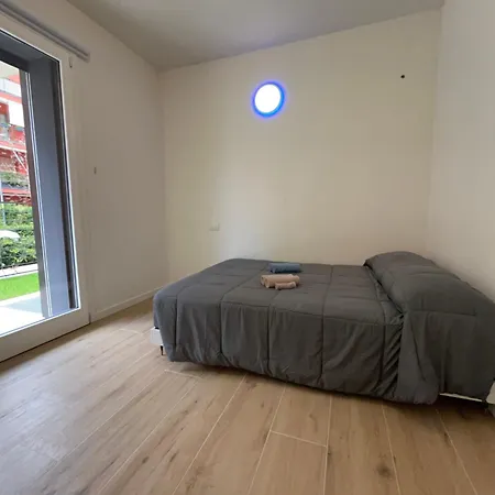 Luxury 3br Charming Center Living 아파트