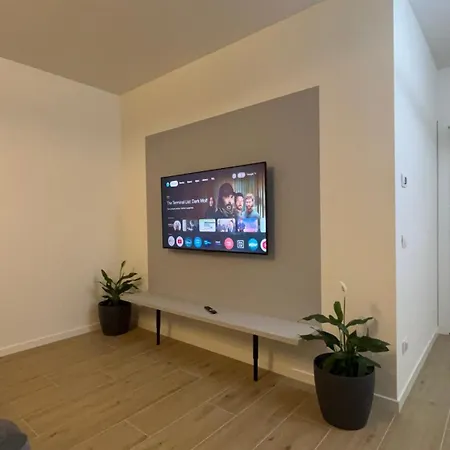 Luxury 3br Charming Center Living Apartment