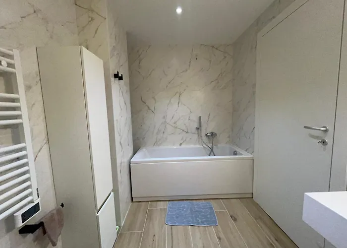 Luxury 3br Charming Center Living דירה ורונה